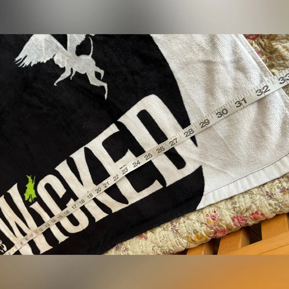 HTF Broadway Musical “WICKED” BeachTowel & Special Ed. People Magazine 1/26
